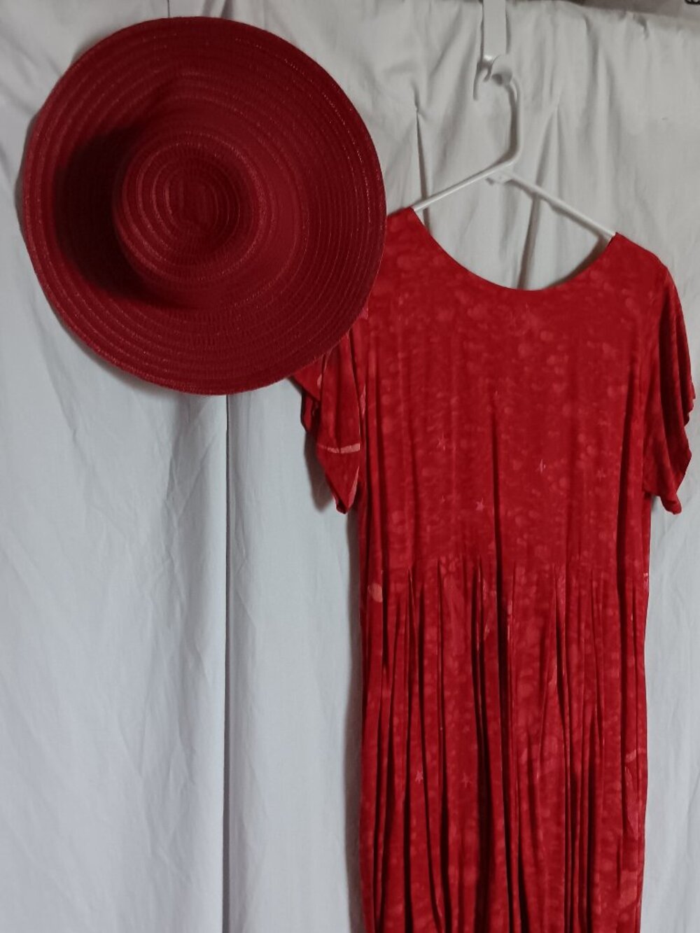 Summer red dress and hat